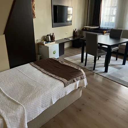 Lena Flats Aparthotel 4*